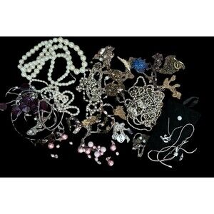 1.25 lbs Necklace Costume Jewelry Lot Estate Vintage to Modern Majority Wearable